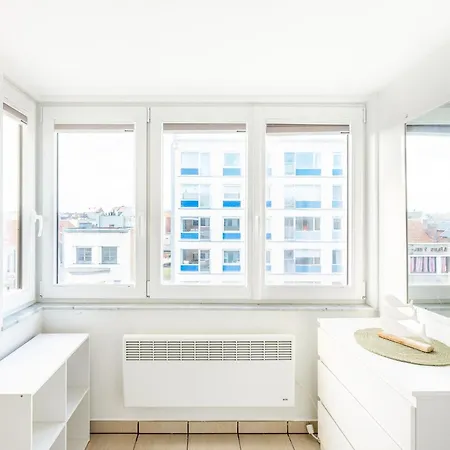 Apartment Beautifully Renovated With Location, Cleaning Included *