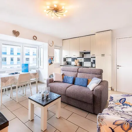 Apartment Beautifully Renovated With Location, Cleaning Included
