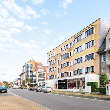 Beautifully Renovated With Location, Cleaning Included Apartment Koksijde