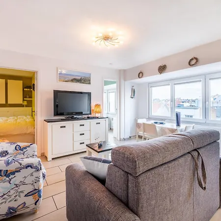 Beautifully Renovated With Location, Cleaning Included Apartment Koksijde